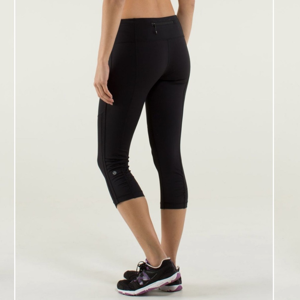 Lululemon Race With Grace Crop. Black Size 4